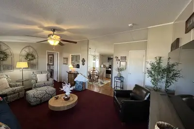 Image de Your “Home Away From Home” with Private Lake, Covered Dock and Beautiful Views