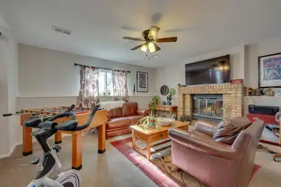 Image de Loveland Home w/ Private Hot Tub + Wood Fireplace!