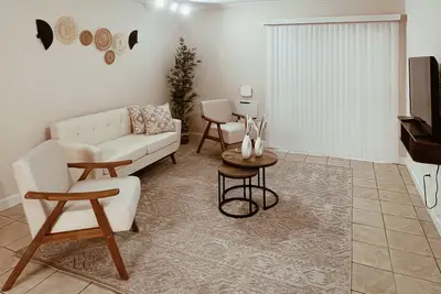 Image de 2br Across Uf/Shands – Walk to Campus & Hospitals!