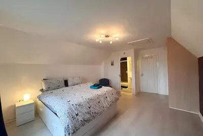 Image de 4 Bed Town House with free parking