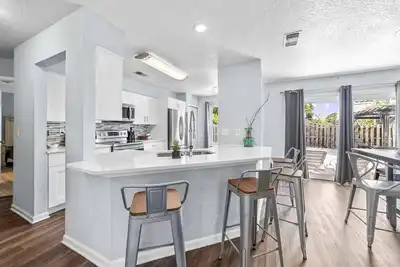 Image de Town Center Pool Home: Central