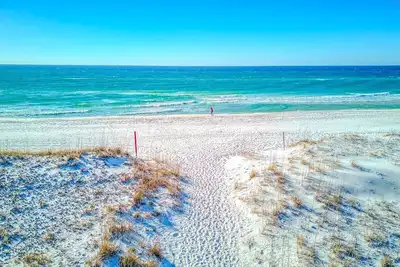 Image de Amazing Sound View, Gulf View and Short Walk to Beach and Peg Leg Petes!