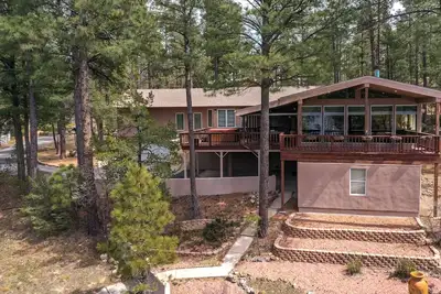 Image de Country Club Chalet with fabulous view located in the heart of the village.