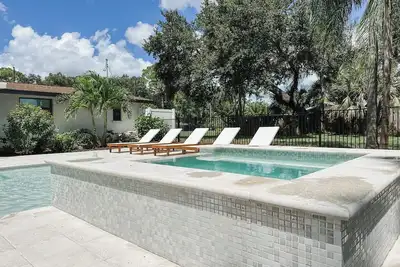 Image de Near Siesta Key with Private Pickleball Court and Heated Saltwater Pool with Spa