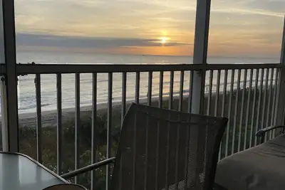 Image de Ocean Front 2br Condo with Pool and qtr mile walking distance to restaurants