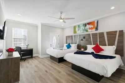 Image de Brand New 5br, Outdoor Seating, Parking