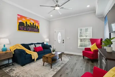 Image de 5 Min to Fq | Stylish 5br | Outdoor Seating & Park