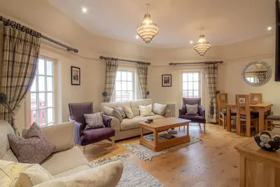 Image de Historic Ramsay Garden Apt With Balcony Views - Pass the Keys