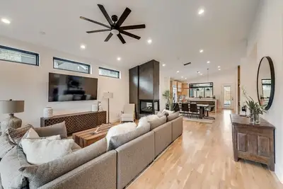 Image de Mod Squad- 5 Beds + Private Pool Vibes