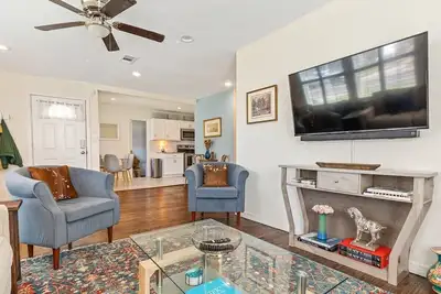 Image de Mary’s Mid-Century Modern House- 3-Bed Haven