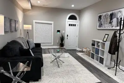 Image de 3br 2ba Renovated Townhome 3mi from Inner Harbor, M&T Stadium & Orioles Park