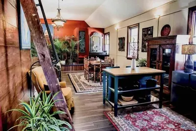 Image de Your Downtown Oasis 14-foot ceilings, luxury living. Relaxing outdoor spaces