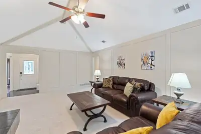 Image de Cozy, Spacious 4/2 Home in Plano