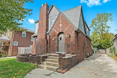 Image de Charming 2 Family Duplex Home | Downtown Royal Oak