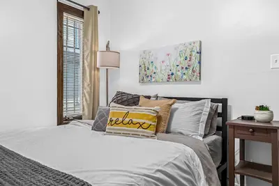 Image de Charming 2br Flat | Walk to Downtown Royal Oak