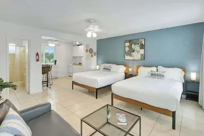 Image de Coastal Retreat Only 1 block from the beach!