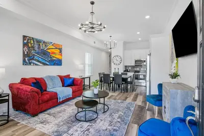 Image de Spacious 5br Home | Free Parking Near Fq