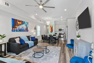 Image de Modern 5br/5ba | New Build, Parking & Prime Spot