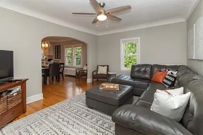 Image de 2-Bedroom Duplex with Pvt Backyard in Minneapolis