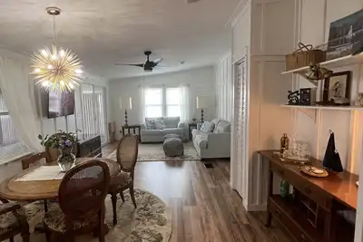 Image de Remodeled 2b/2b on quiet cul-de-sac