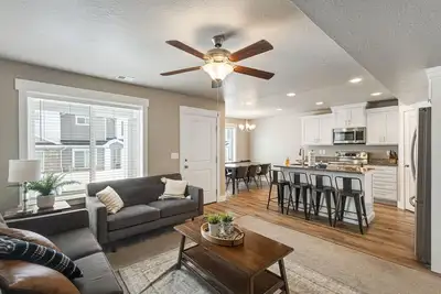 Image de Stylish & serene alpine retreat with patio - near skiing, golfing, & the lake