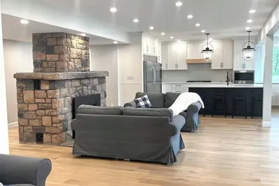 Image de Lake Rosseau lake house over 200 ft waterfront very private. Amazing sunrises!