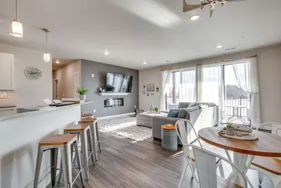 Image de Modern South Pier Condo on Sheboygan River!
