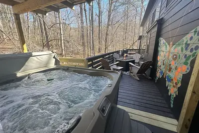 Image de Hot Tub l Creek & Waterfall l Game Room