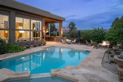 Image de 5bd/4ba - Rooftop deck, pool, Spa, outdoor kitchen
