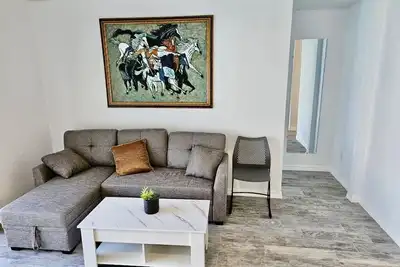 Image de Newly Renovated 3br/2ba near Us41, Great Location