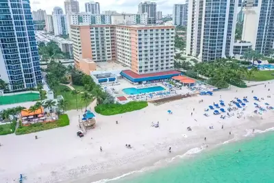 Image de Sunny Isles Beach Front Studio/ full ocean view