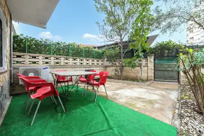 Image de Maison de vacances 'Adosada En La Pineda' avec terrasse privée, jardin privé et climatisation