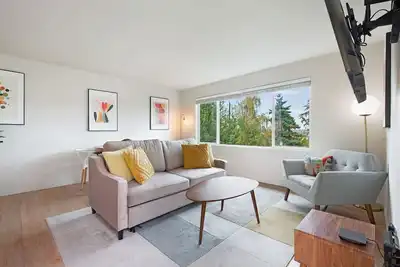 Image de Chic + Colorful Queen Anne Apartment  -  4m to Dt Seattle, Free Parking -  New