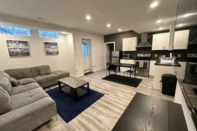 Image de Luxury 2 bedroom 2 bath Bsmt apartment