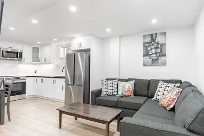 Image de Stunning 2br Lower Level Unit\n\n