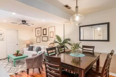 Image de The GreenHaus -5minToDowntown-W\/OptionalCar-PetFriendly