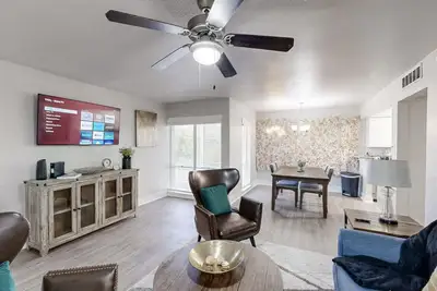 Image de Event Goers Hangout | Walk to At&T & Globe life