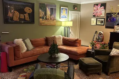 Image de Hidden Gem Cottage in Lush Green Setting Close to Eats, Trails, Village.