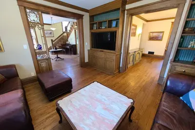 Image de Grand 1800s Victorian Gem: Updated/by Downtown