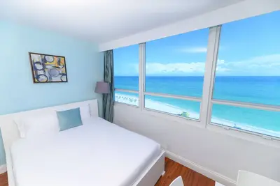 Image de Ocean Views studio, free parking, Miami Beach.