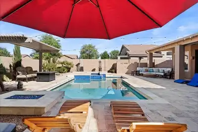 Image de Highly upgraded Desert Ridge home with hot tub, pool & entertaining backyard!