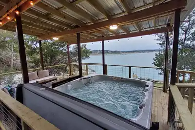 Image de Lakefront, Hot Tub, 2 Decks, Grill Station, Fire Pit, Amazing Sunsets, Sleeps 10