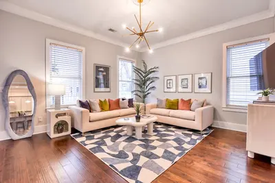 Image de Walk to Forsyth ~ 2mi to Downtown ~ Free Parking ~ Fire Pit ~ Grill