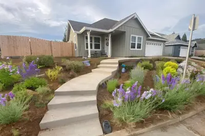 Image de Hot tub, ping pong, and walking distance to over 25 wine tasting rooms!