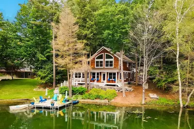 Image de ⭐️ Lakeview Cabin: Hot Tub Jacuzzi & 4 Bedroom + 3 Bath - Escape to Bears Den! 🐻