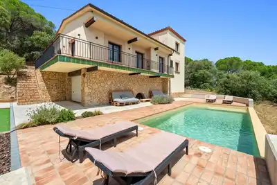 Maison avec piscine privée à 2km plage et centre