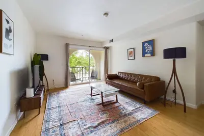 Image de Ideal San Jose 3br w/ Pool & A/C, nr Trails & Light Rail, by Blueground