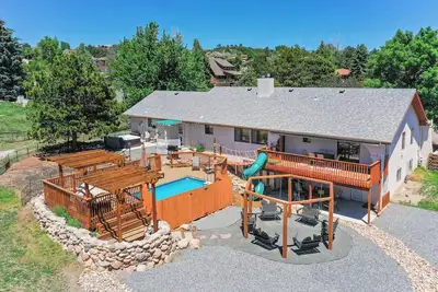 Image de Evergreen Luxe! Backyard Oasis w/ Pool & Hot Tub!