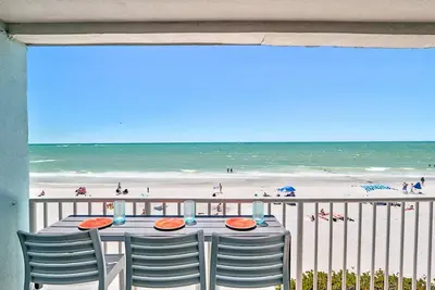 Image de Exceptional Beachfront Location. Heated Pool. Expansive Private Corner Balcony!