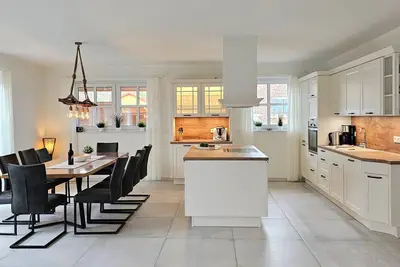 Image de 2022 Erbautes Ferienhaus Emilia - mit Sauna und Eingezäuntem Garten